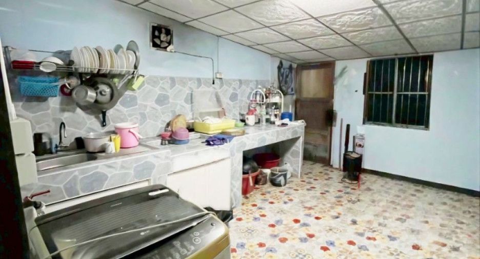 For sale 2 bedrooms townhouse in Mueang Samut Sakhon, Samut Sakhon