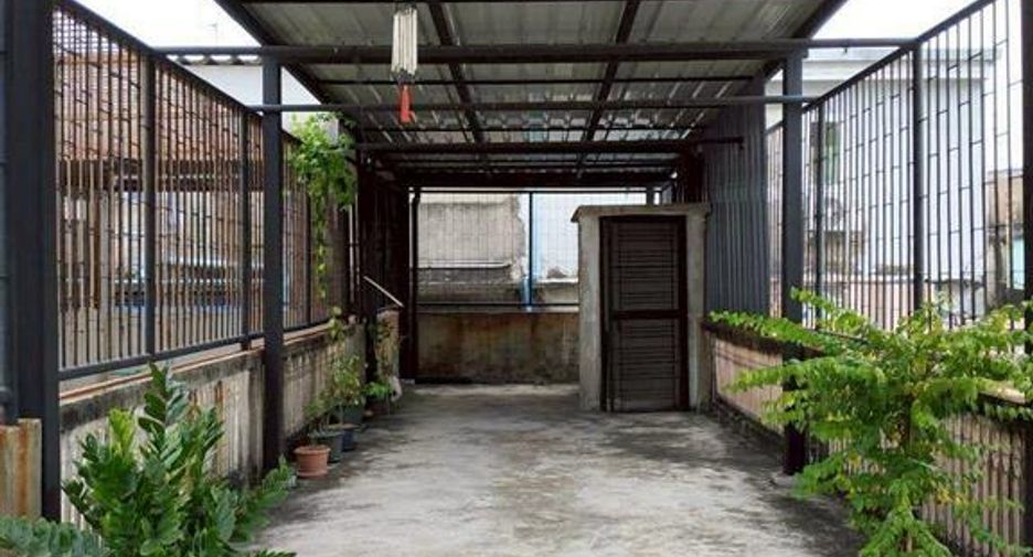 For sale 3 bedrooms townhouse in Sathon, Bangkok