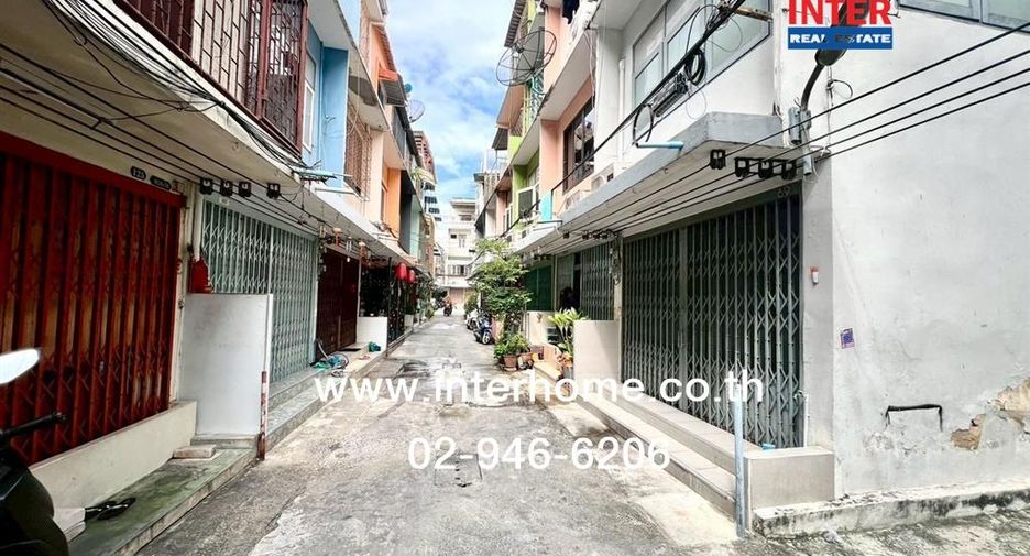 For sale 3 bedrooms townhouse in Sathon, Bangkok