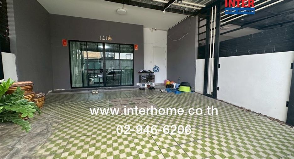 For sale 3 bedrooms townhouse in Phasi Charoen, Bangkok