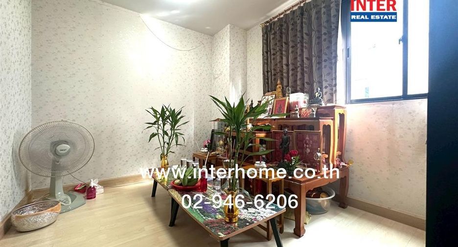 For sale 3 bedrooms townhouse in Phasi Charoen, Bangkok