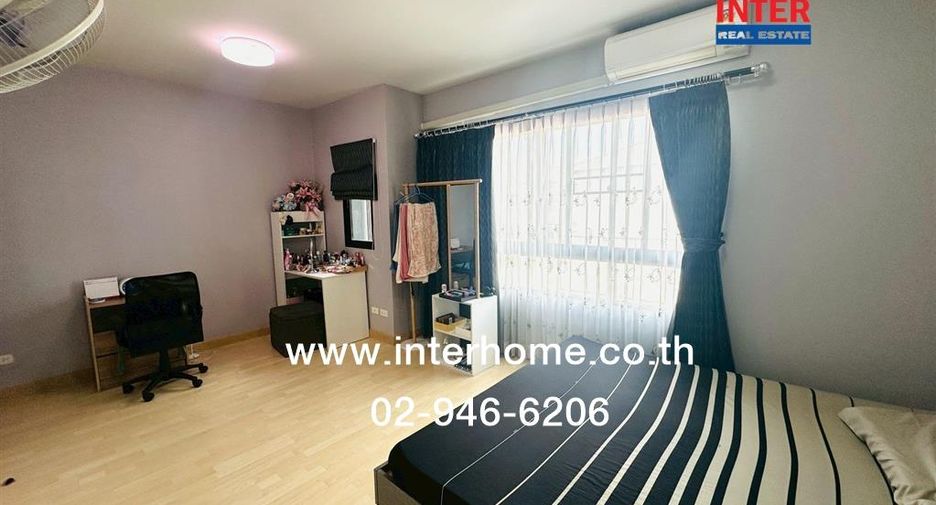 For sale 3 bedrooms townhouse in Phasi Charoen, Bangkok