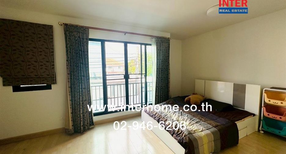For sale 3 bedrooms townhouse in Phasi Charoen, Bangkok