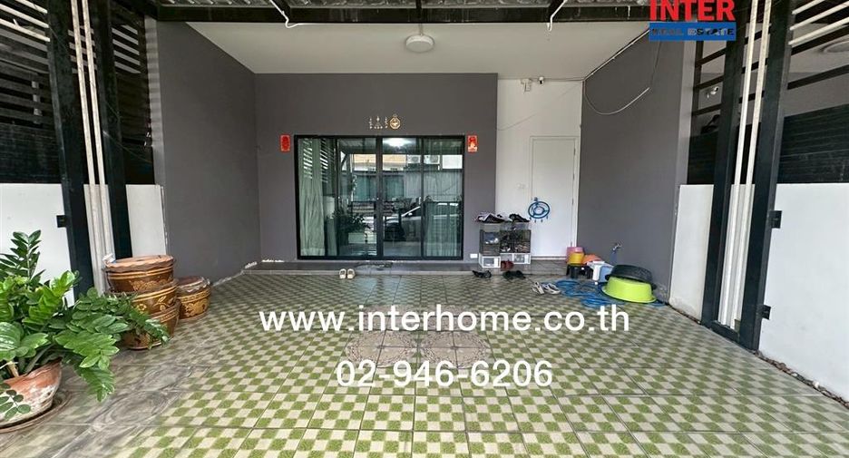 For sale 3 bedrooms townhouse in Phasi Charoen, Bangkok