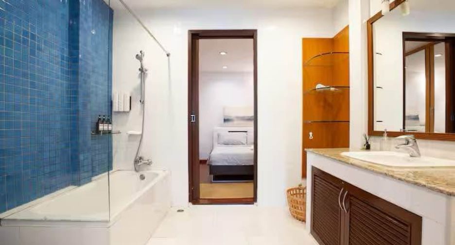 Casa adosada en alquiler y en venta de 4 habitaciones en Watthana, Bangkok