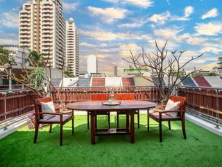 Reihenhaus zur Miete und zum Kauf mit 4 Zimmer in Watthana, Bangkok