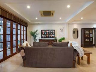 Reihenhaus zur Miete und zum Kauf mit 4 Zimmer in Watthana, Bangkok
