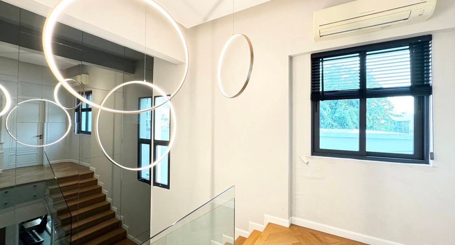 For sale 5 bedrooms house in Watthana, Bangkok