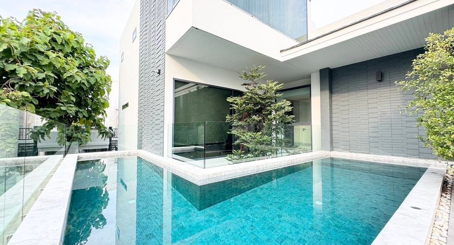 For sale 5 bedrooms house in Watthana, Bangkok