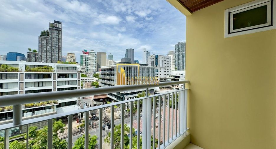 For rent 2 bedrooms apartment in Watthana, Bangkok