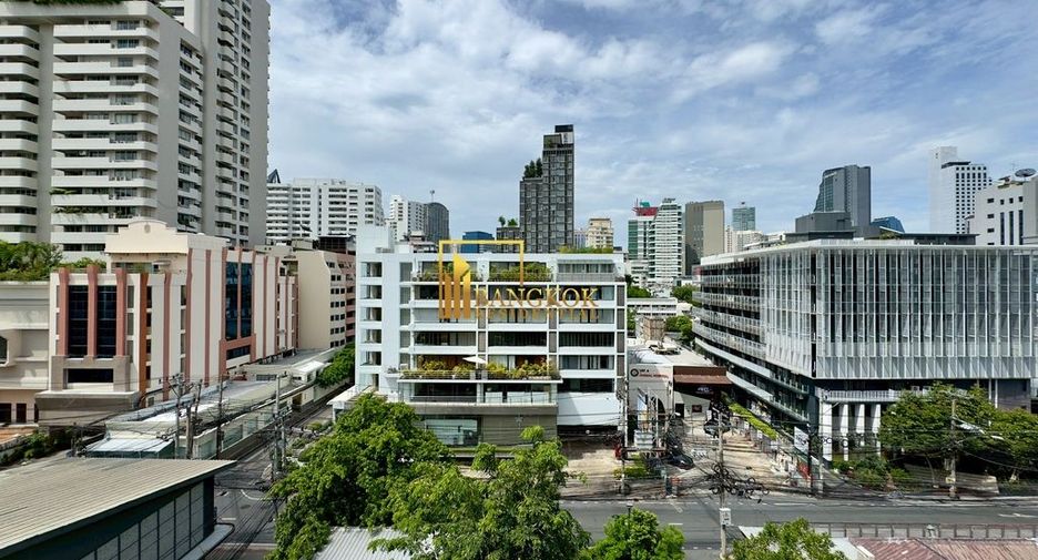 For rent 2 bedrooms apartment in Watthana, Bangkok