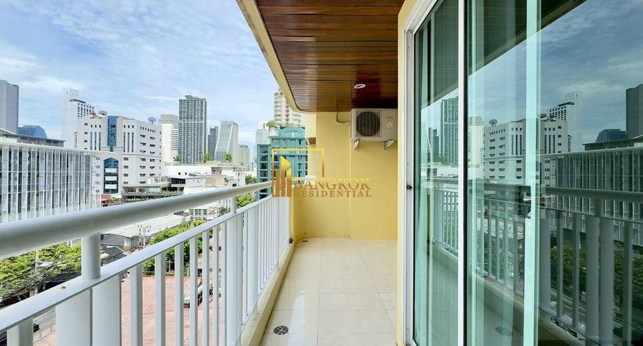 For rent 2 bedrooms apartment in Watthana, Bangkok
