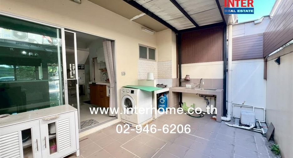 À vendre 3 chambres maison de ville à Khan Na Yao, Bangkok
