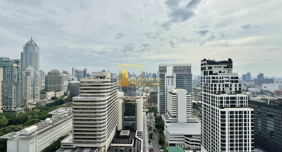 For rent 2 bedrooms condo in Pathum Wan, Bangkok