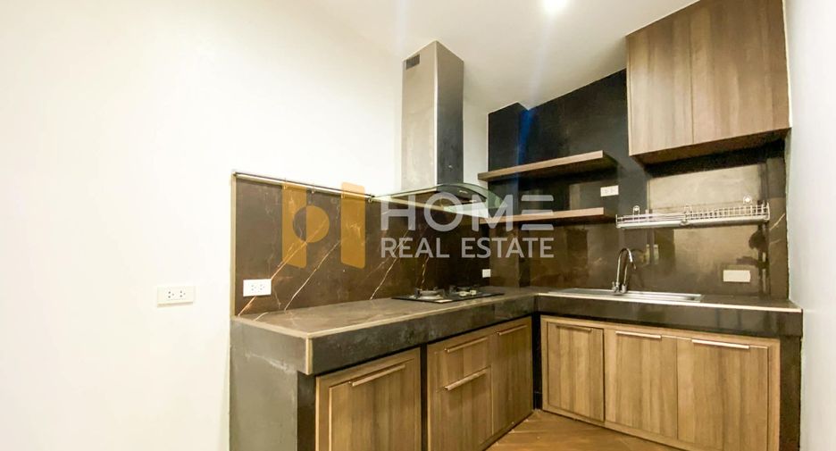 Casa adosada en venta de 3 habitaciones en Bang Khae, Bangkok