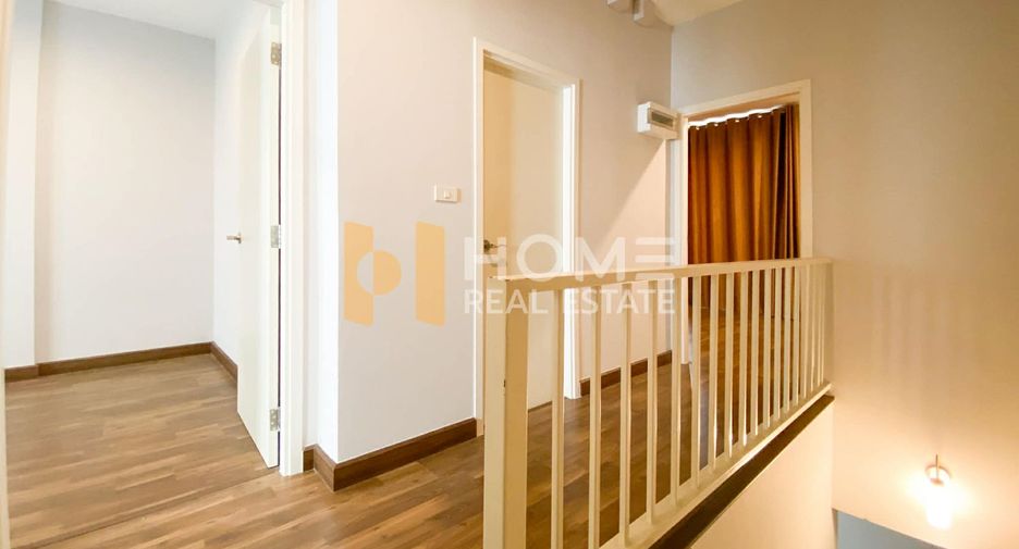 Casa adosada en venta de 3 habitaciones en Bang Khae, Bangkok