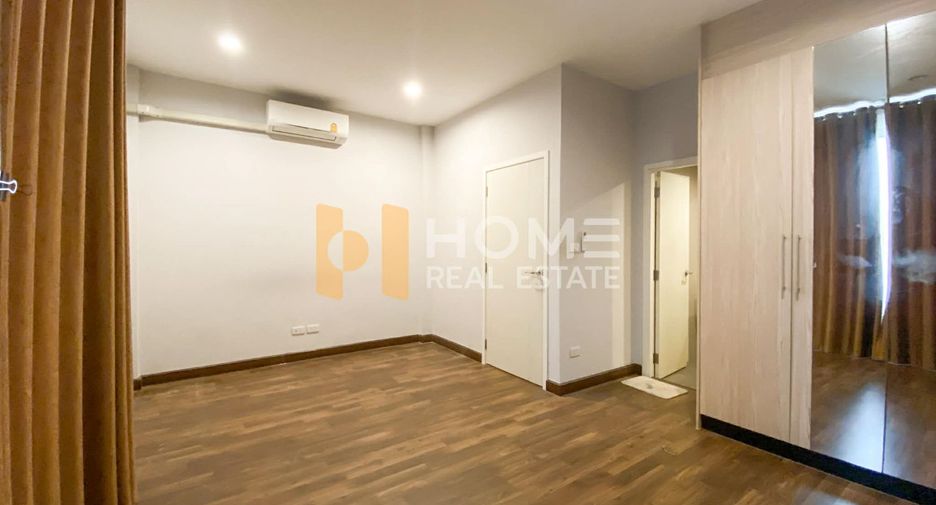 Casa adosada en venta de 3 habitaciones en Bang Khae, Bangkok