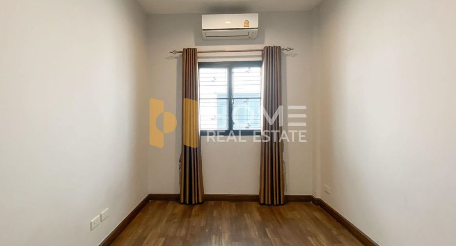 Casa adosada en venta de 3 habitaciones en Bang Khae, Bangkok
