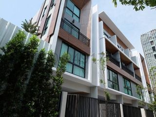 Casa adosada en alquiler de 3 habitaciones en Sathon, Bangkok