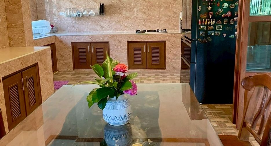 For sale 4 bedrooms retail Space in Mae Rim, Chiang Mai