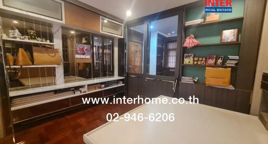 For sale 5 bedrooms house in Thung Khru, Bangkok