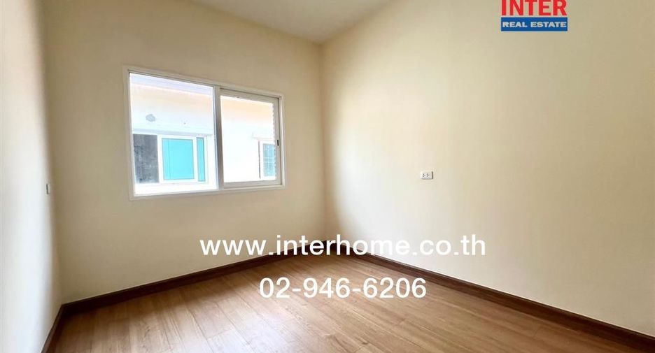 For sale 4 bedrooms townhouse in Mueang Samut Sakhon, Samut Sakhon