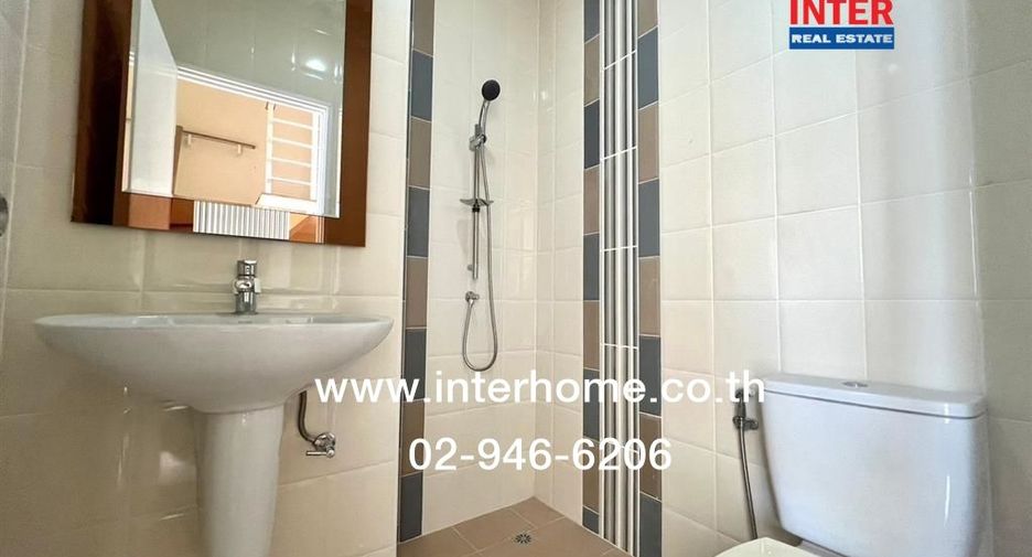 For sale 4 bedrooms townhouse in Mueang Samut Sakhon, Samut Sakhon