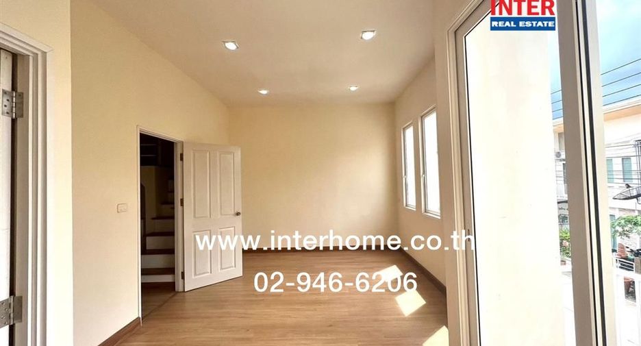 For sale 4 bedrooms townhouse in Mueang Samut Sakhon, Samut Sakhon