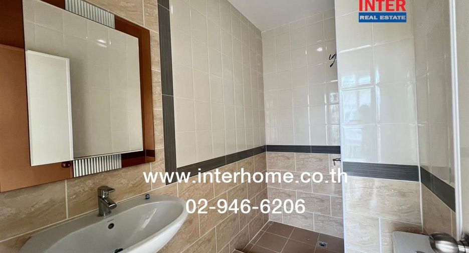For sale 4 bedrooms townhouse in Mueang Samut Sakhon, Samut Sakhon