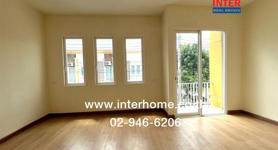 For sale 4 bedrooms townhouse in Mueang Samut Sakhon, Samut Sakhon