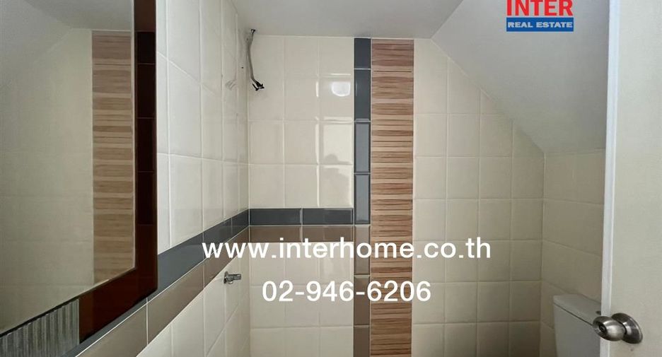 For sale 4 bedrooms townhouse in Mueang Samut Sakhon, Samut Sakhon