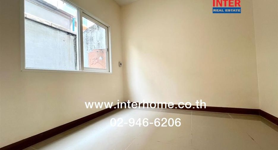 For sale 4 bedrooms townhouse in Mueang Samut Sakhon, Samut Sakhon