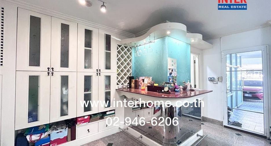 For sale 4 bedrooms house in Khlong Sam Wa, Bangkok