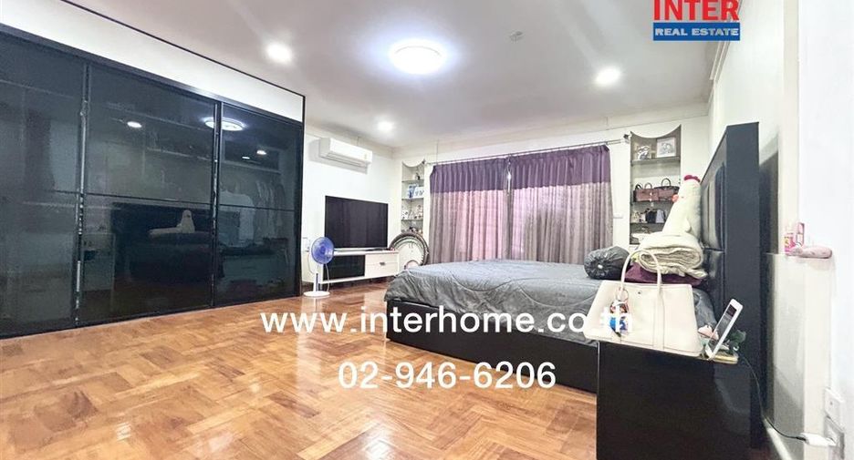 For sale 4 bedrooms house in Khlong Sam Wa, Bangkok
