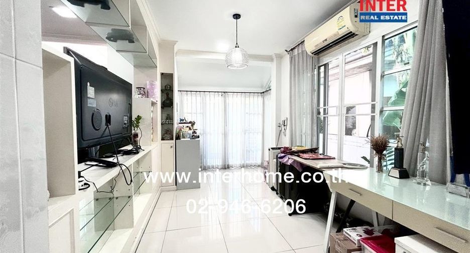 For sale 4 bedrooms house in Khlong Sam Wa, Bangkok
