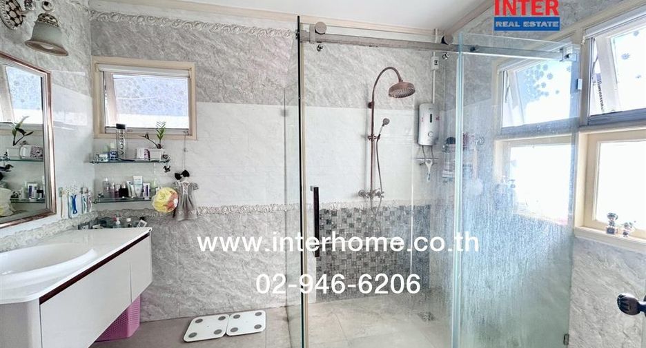 For sale 4 bedrooms house in Khlong Sam Wa, Bangkok