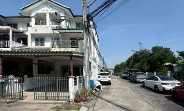 For sale 3 bedrooms townhouse in Khan Na Yao, Bangkok