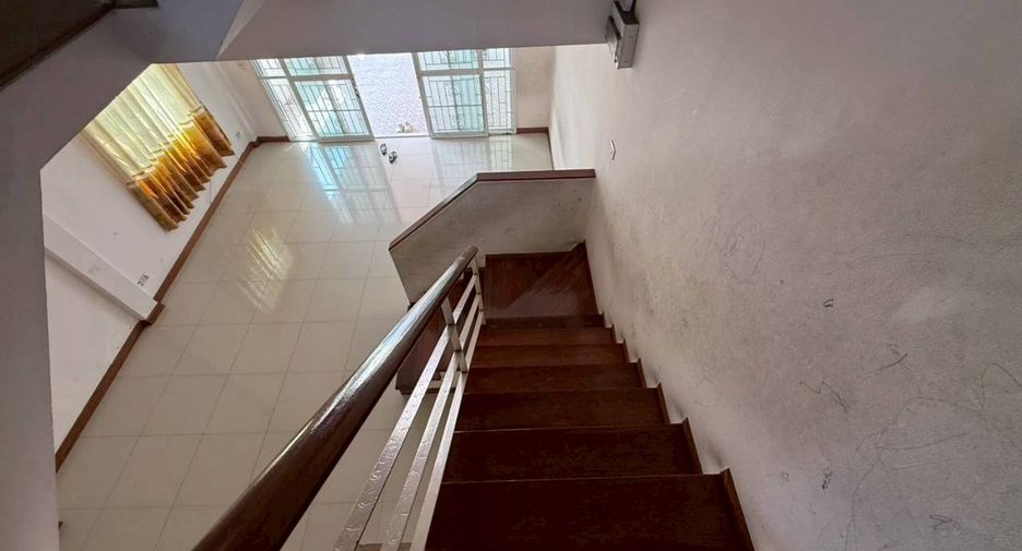 For sale 3 bedrooms townhouse in Khan Na Yao, Bangkok