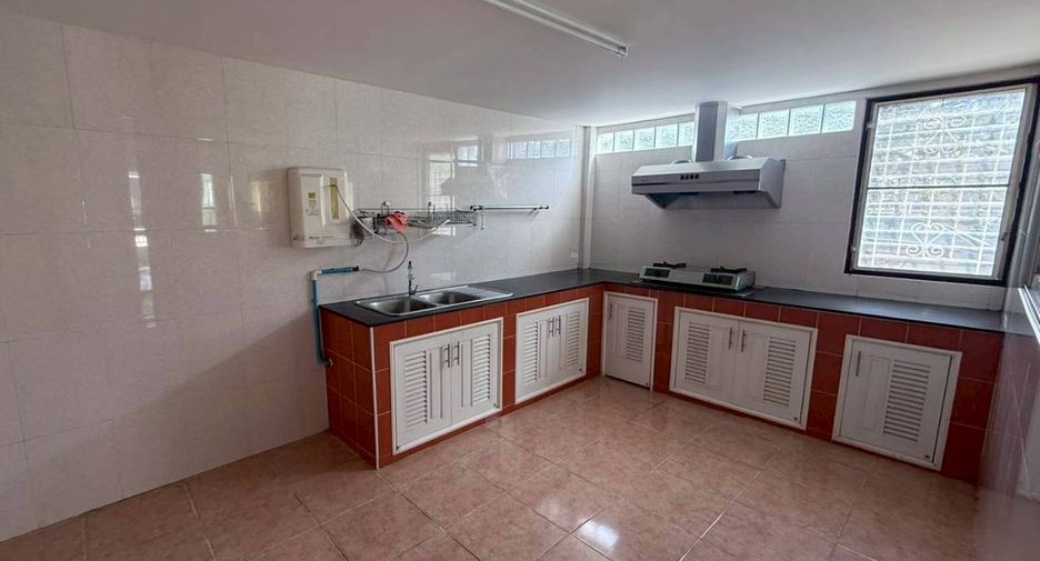 For sale 3 bedrooms townhouse in Khan Na Yao, Bangkok