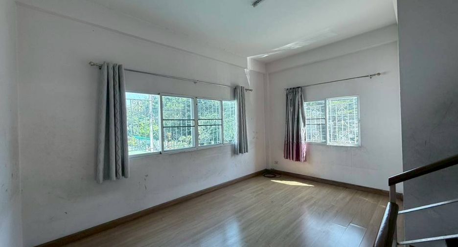 For sale 3 bedrooms townhouse in Khan Na Yao, Bangkok