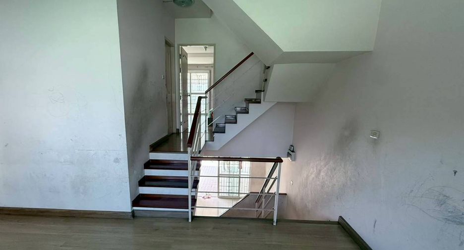 For sale 3 bedrooms townhouse in Khan Na Yao, Bangkok