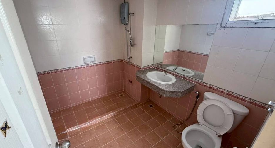 For sale 3 bedrooms townhouse in Khan Na Yao, Bangkok