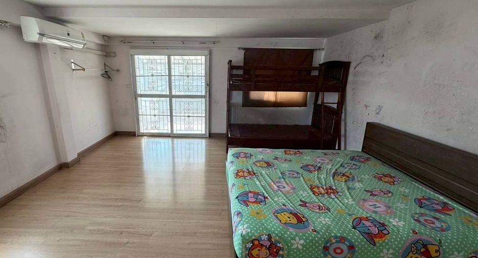 For sale 3 bedrooms townhouse in Khan Na Yao, Bangkok