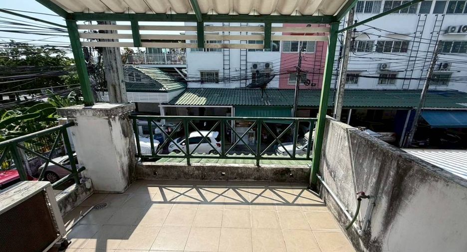 For sale 3 bedrooms townhouse in Khan Na Yao, Bangkok