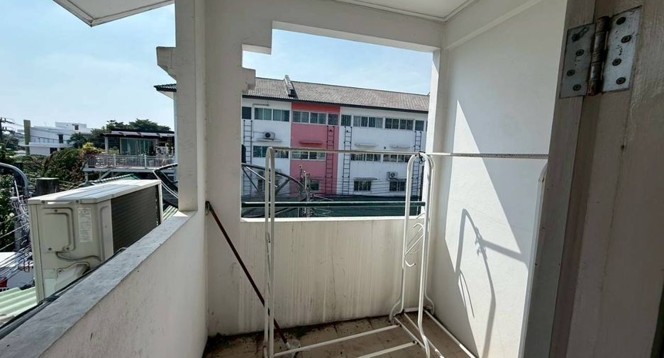For sale 3 bedrooms townhouse in Khan Na Yao, Bangkok