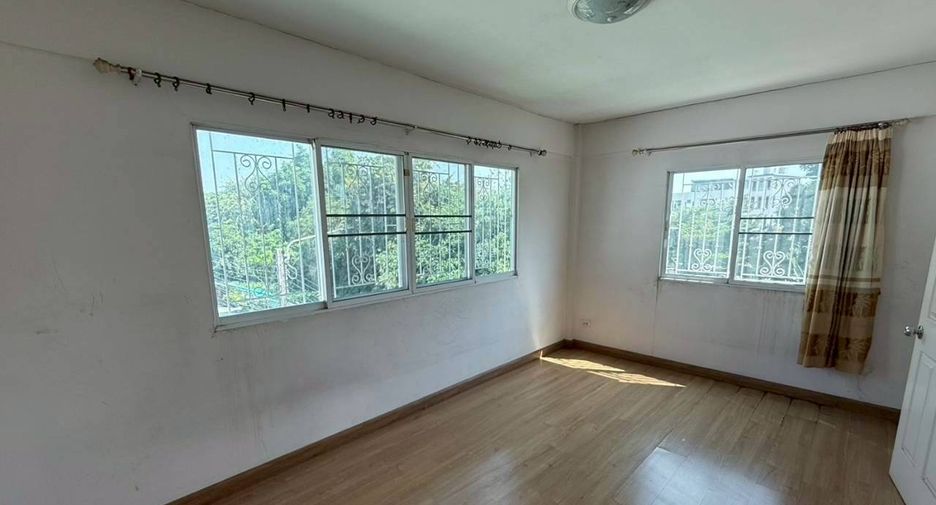 For sale 3 bedrooms townhouse in Khan Na Yao, Bangkok