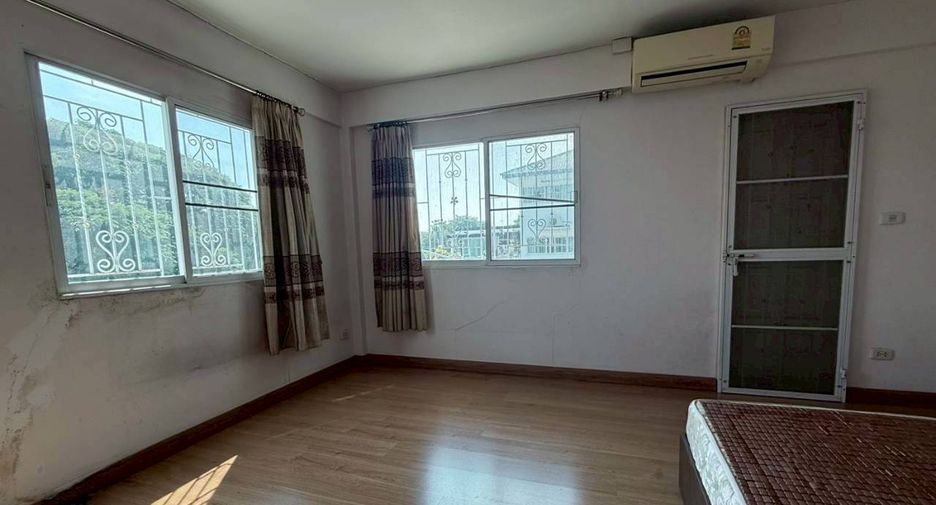 For sale 3 bedrooms townhouse in Khan Na Yao, Bangkok