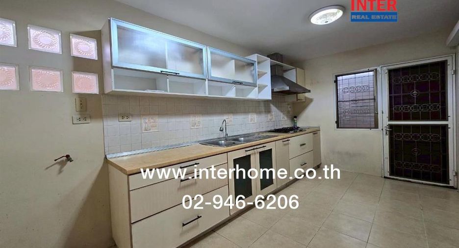 For sale 5 bedrooms house in Bang Khen, Bangkok