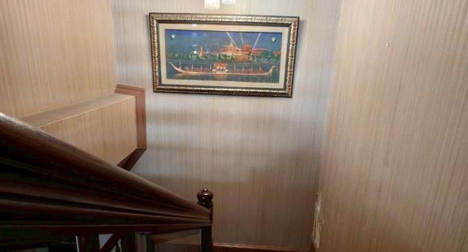 For sale 6 bedrooms house in Din Daeng, Bangkok