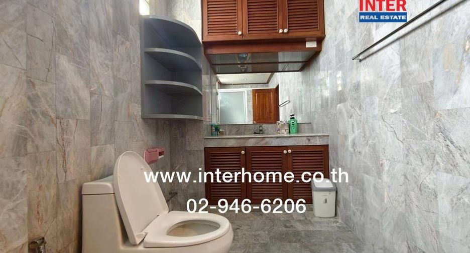For sale 6 bedrooms house in Din Daeng, Bangkok